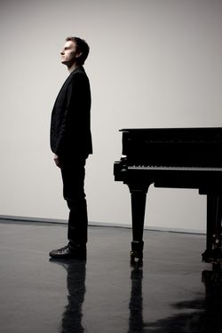 Le pianiste Alexandre Tharaud en l'église de Lans en Vercors